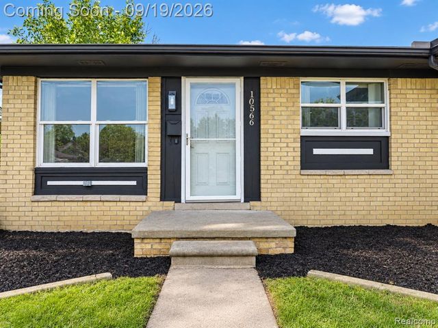 10566 N Oak Drive, Ferndale, MI 48220