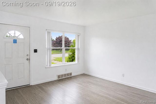 10566 N Oak Drive, Ferndale, MI 48220