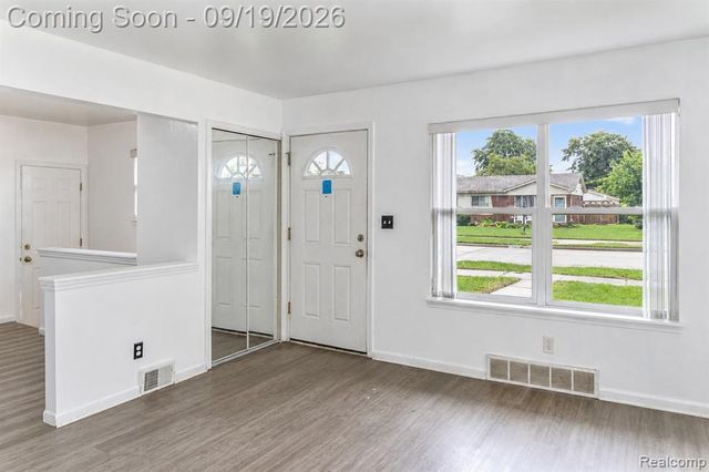 10566 N Oak Drive, Ferndale, MI 48220