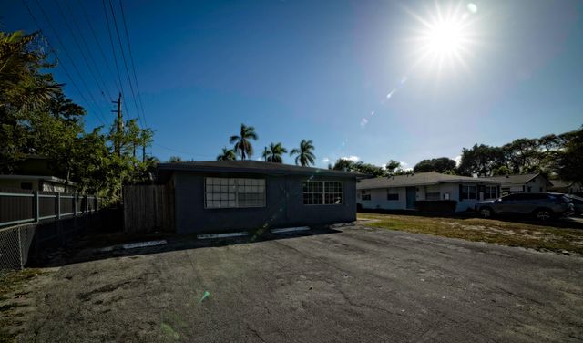 1126 NE 16th Place 3, Fort Lauderdale, FL 33305