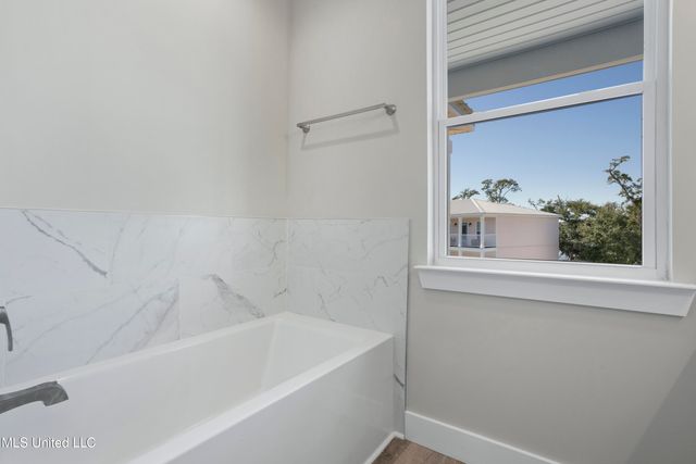 82 Oak Alley Lane, Long Beach, MS 39560