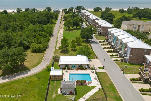 82 Oak Alley Lane, Long Beach, MS 39560