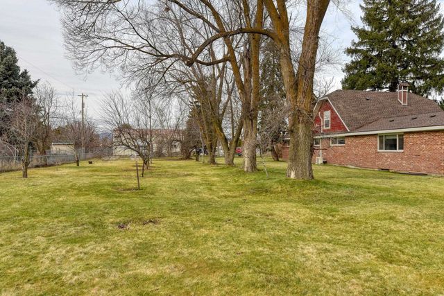 5405 N Powell Rd, Newman Lake, WA 99025