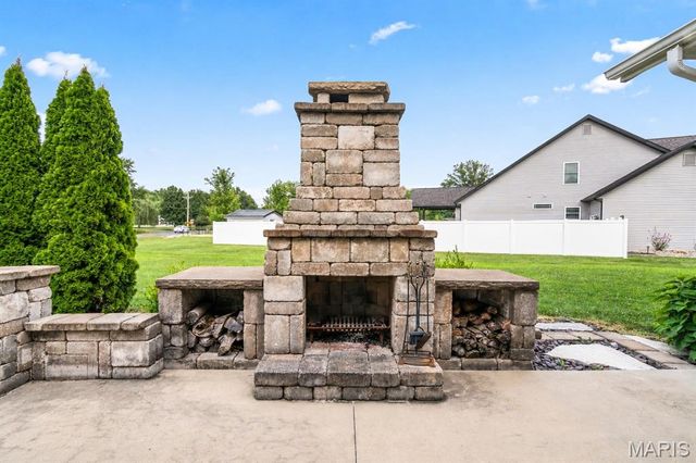 235 Baneberry Drive, Highland, IL 62249