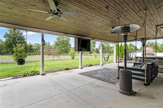 235 Baneberry Drive, Highland, IL 62249
