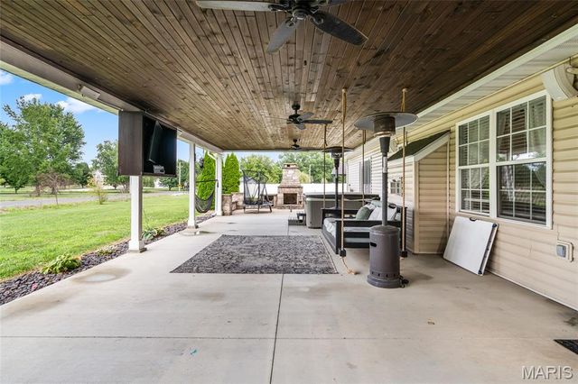 235 Baneberry Drive, Highland, IL 62249