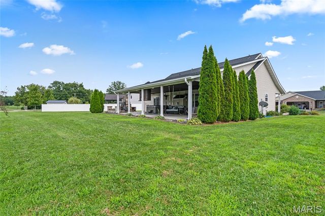 235 Baneberry Drive, Highland, IL 62249
