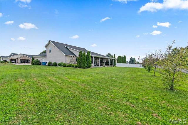 235 Baneberry Drive, Highland, IL 62249
