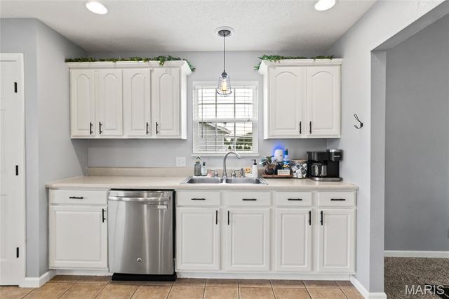 235 Baneberry Drive, Highland, IL 62249