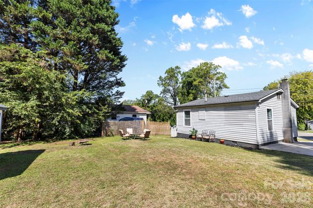 544 W Mclelland Avenue, Mooresville, NC 28115