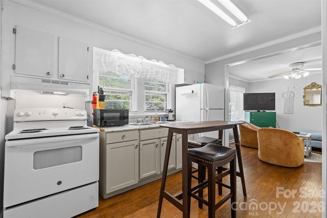 544 W Mclelland Avenue, Mooresville, NC 28115