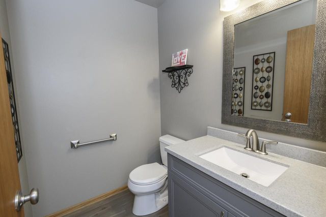 S75W32101 Paul LANE, Mukwonago, WI 53149