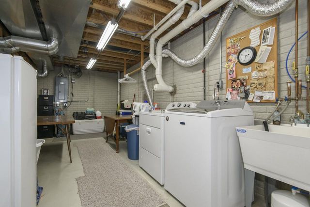 S75W32101 Paul LANE, Mukwonago, WI 53149