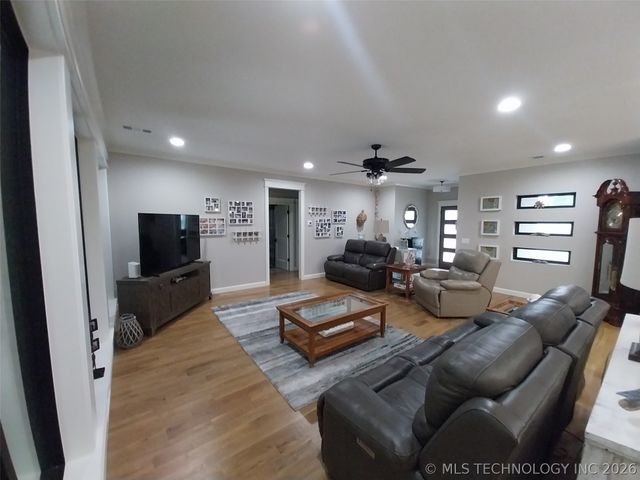15670 E Newton Street, Catoosa, OK 74116