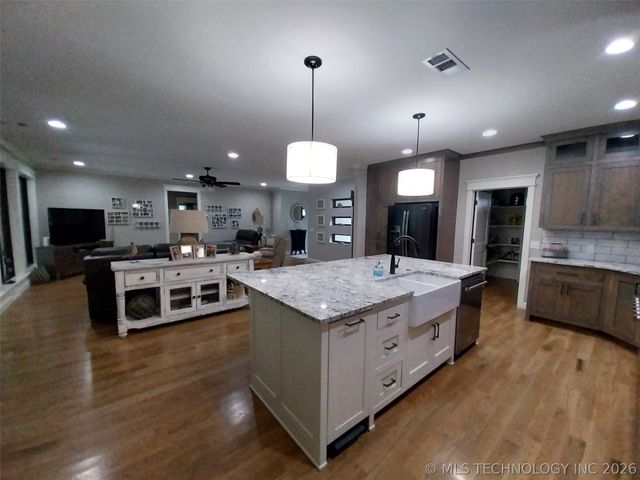 15670 E Newton Street, Catoosa, OK 74116