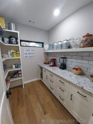 15670 E Newton Street, Catoosa, OK 74116
