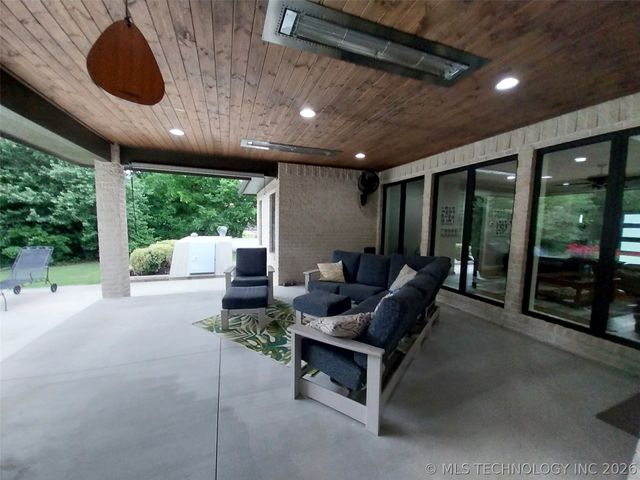 15670 E Newton Street, Catoosa, OK 74116