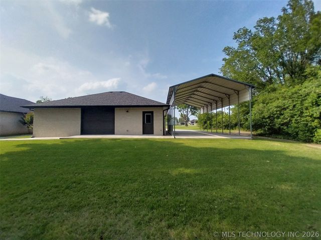 15670 E Newton Street, Catoosa, OK 74116