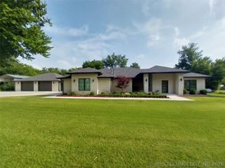 15670 E Newton Street, Catoosa, OK 74116