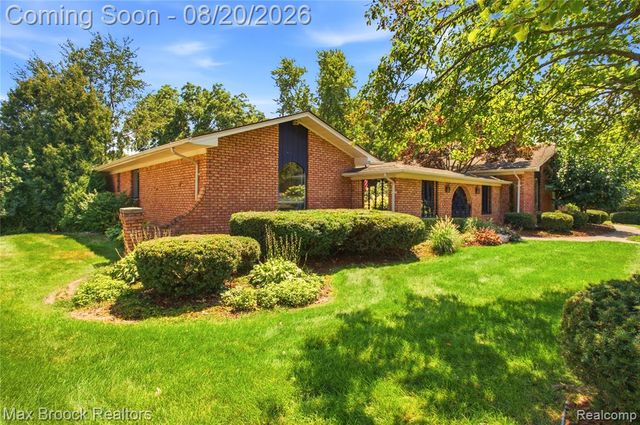 53214 Bancroft Drive, Utica, MI 48316
