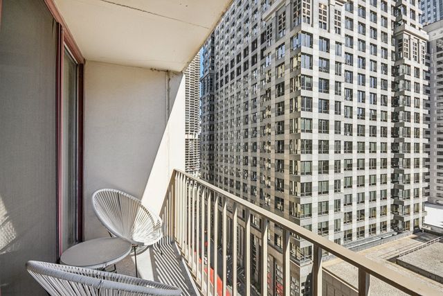 200 N Dearborn Street 1303, Chicago, IL 60601