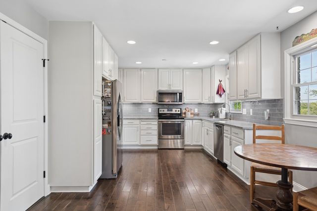 2221 Castlewood Dr, Franklin, TN 37064