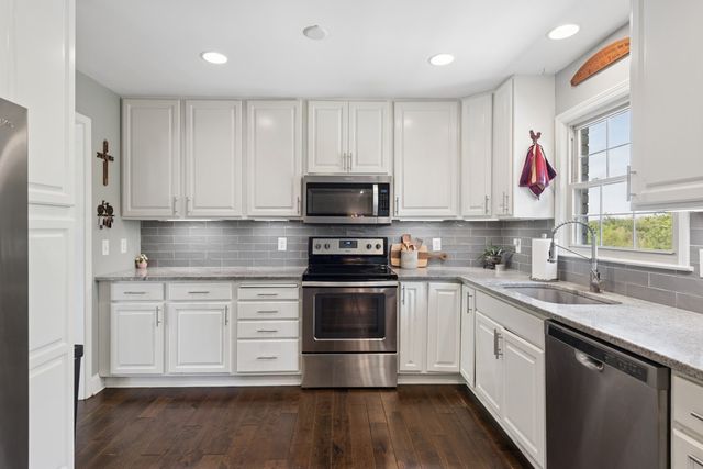 2221 Castlewood Dr, Franklin, TN 37064