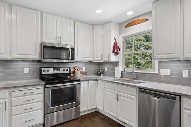 2221 Castlewood Dr, Franklin, TN 37064
