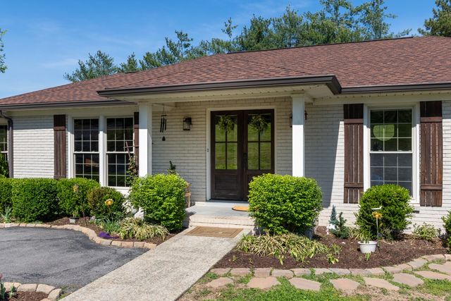 2221 Castlewood Dr, Franklin, TN 37064