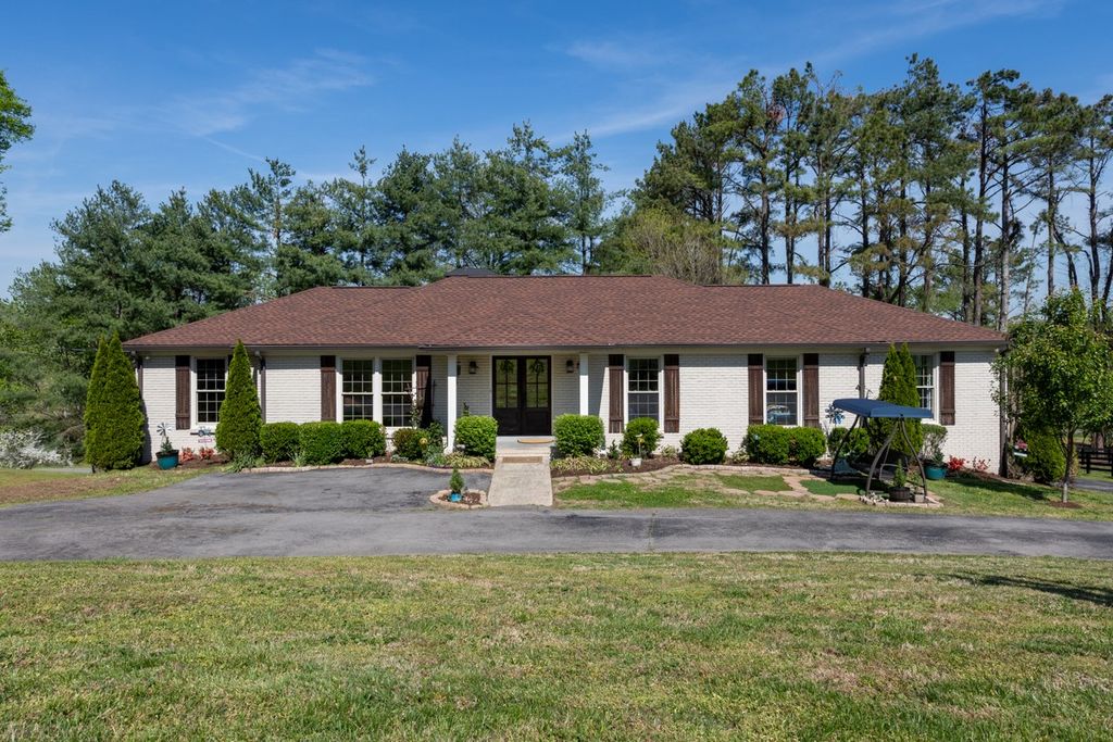 2221 Castlewood Dr, Franklin, TN 37064