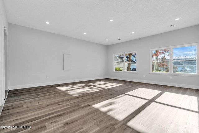 9 Glen Court S, Barnegat, NJ 08005