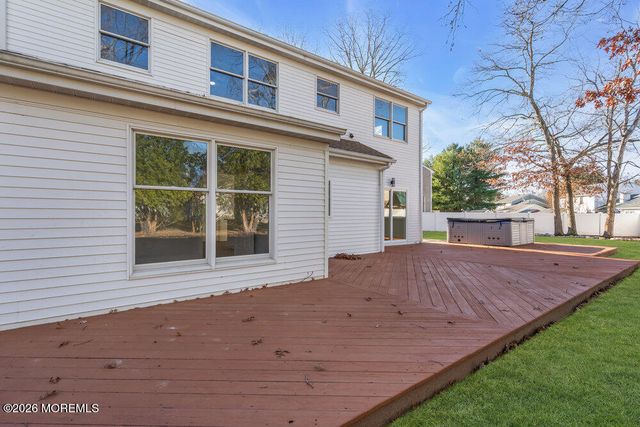 9 Glen Court S, Barnegat, NJ 08005