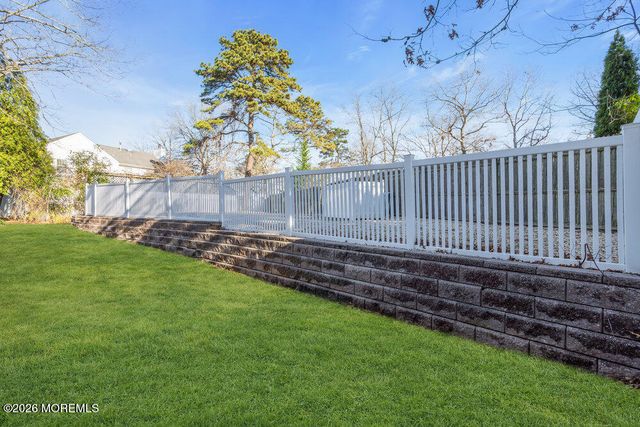 9 Glen Court S, Barnegat, NJ 08005