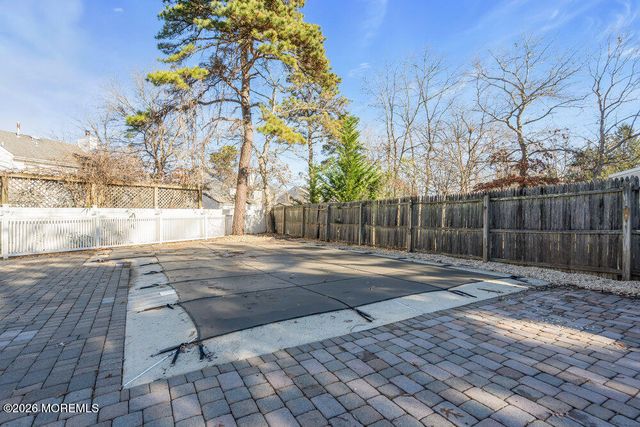 9 Glen Court S, Barnegat, NJ 08005