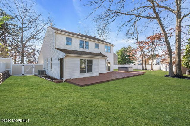 9 Glen Court S, Barnegat, NJ 08005