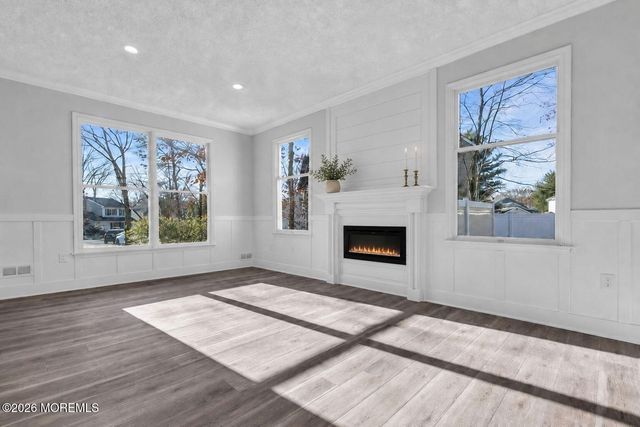 9 Glen Court S, Barnegat, NJ 08005