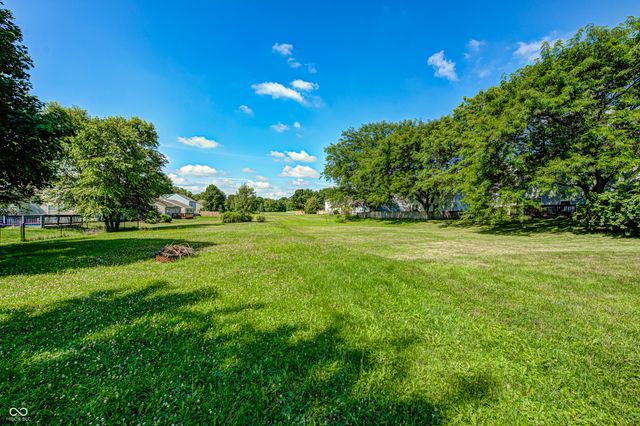 19185 Calico Aster Drive, Noblesville, IN 46062