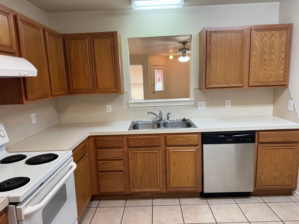 606 N Bangor Avenue, B, Lubbock, TX 79416