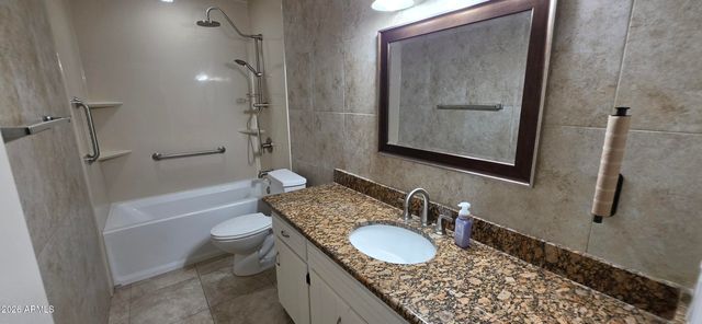 5201 W ROYAL PALM Road, Glendale, AZ 85302