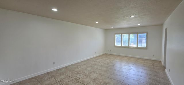 5201 W ROYAL PALM Road, Glendale, AZ 85302