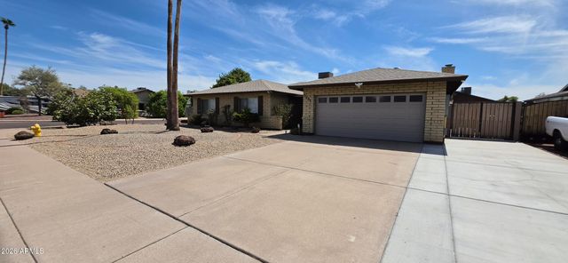 5201 W ROYAL PALM Road, Glendale, AZ 85302