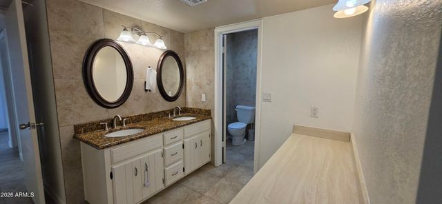 5201 W ROYAL PALM Road, Glendale, AZ 85302