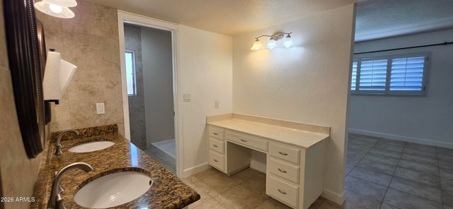 5201 W ROYAL PALM Road, Glendale, AZ 85302