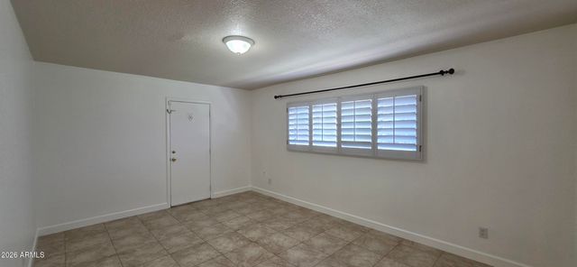 5201 W ROYAL PALM Road, Glendale, AZ 85302
