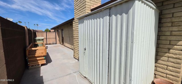 5201 W ROYAL PALM Road, Glendale, AZ 85302