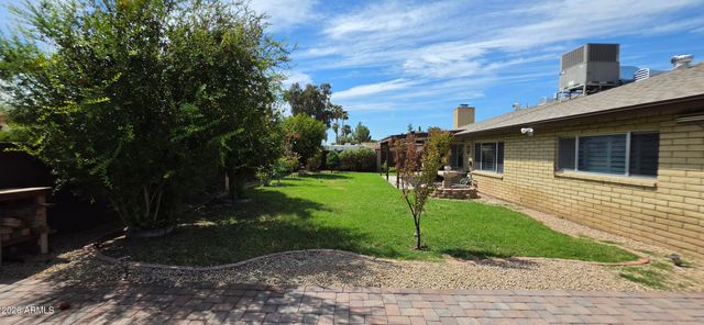 5201 W ROYAL PALM Road, Glendale, AZ 85302