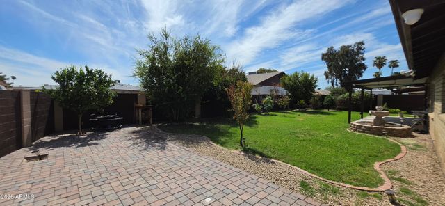 5201 W ROYAL PALM Road, Glendale, AZ 85302