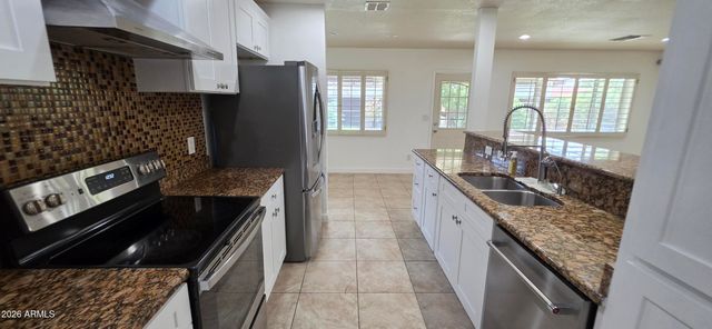 5201 W ROYAL PALM Road, Glendale, AZ 85302