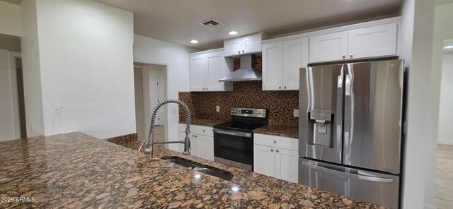 5201 W ROYAL PALM Road, Glendale, AZ 85302