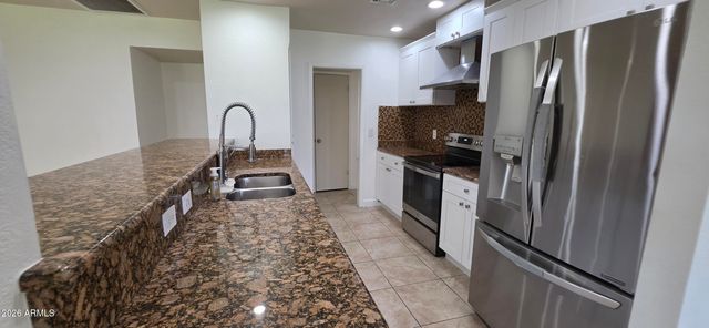 5201 W ROYAL PALM Road, Glendale, AZ 85302